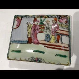 Rose 🌹 Medallion Trinket Box Vintage